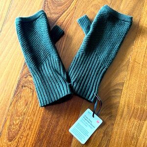 Lululemon crazy cozy fingerless gloves in XS/S